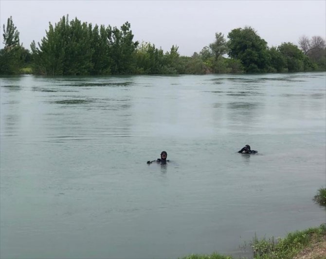 Adana'da nehre giren Suriyeli genç boğuldu