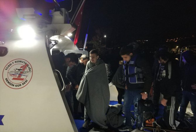 Düzensiz göçmenleri taşıyan tekne alabora oldu: 1 ölü