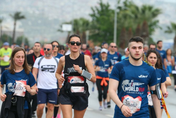 İzmir'de 10 bin kişi, koşamayanlar için koştu