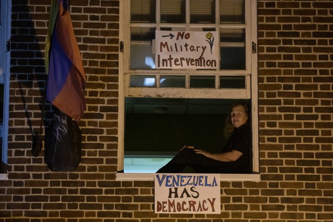 Venezuela'nın Washington Büyükelçiliğindeki eylemler sürüyor