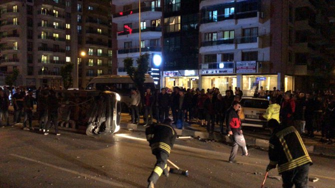 Manisa'da otomobille kamyonet çarpıştı: 4 yaralı