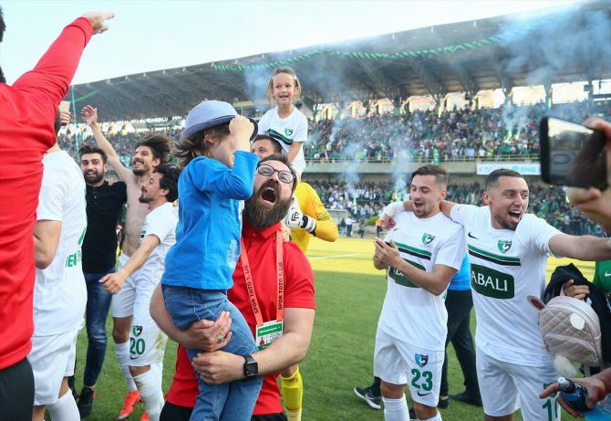 Abalı Denizlispor'un "yükselme" maçını şehit anneleri de izledi