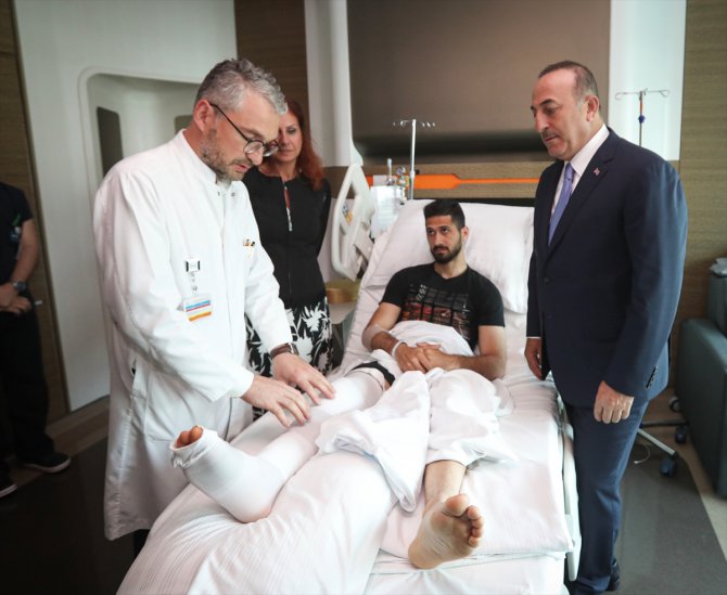 Dışişleri Bakanı Çavuşoğlu'ndan Emre Akbaba'ya ziyaret