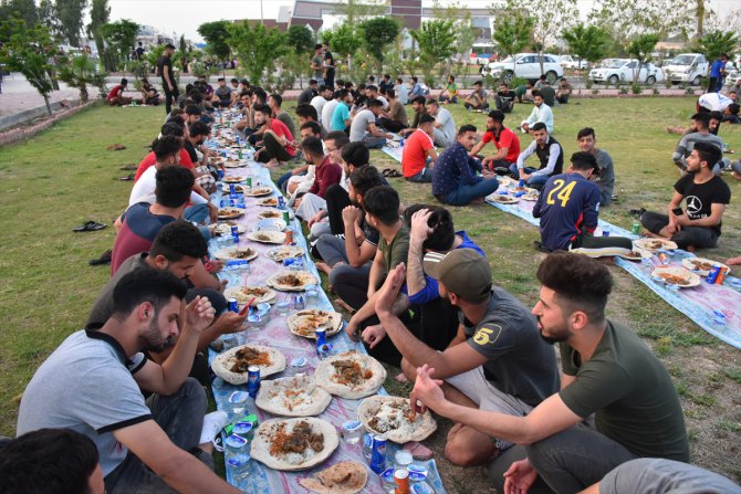 Kerkük Üniversitesinde 1500 kişilik iftar sofrası
