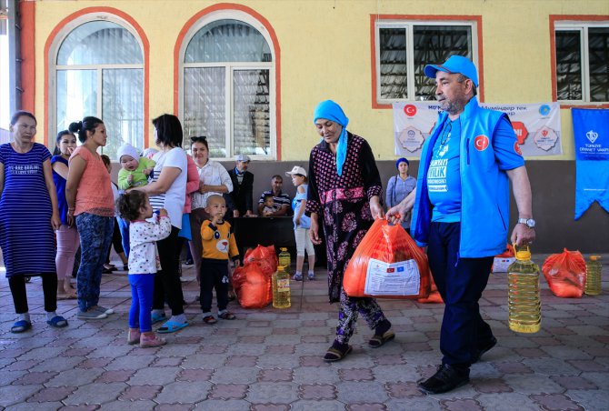TDV'den Kazakistan'da gıda yardımı