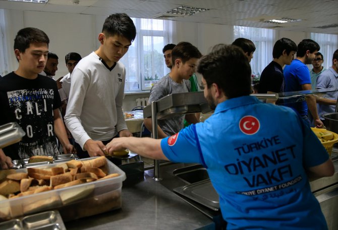TDV'den Kazakistan'da iftar programları