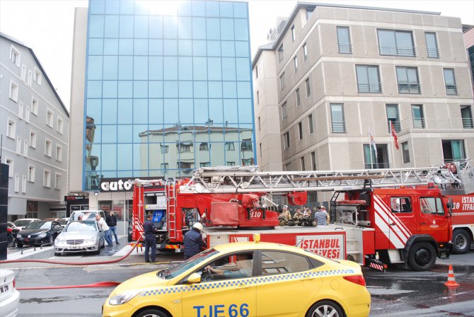 Beykoz'da iş merkezinde yangın