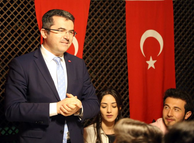 Erzurum Valisi Memiş 19 öğrenciyi iftarda misafiri etti