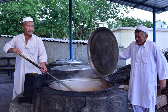 HUZUR VE BEREKET AYI RAMAZAN - Özbek Türkleri asırlık iftar geleneğini yaşatıyor