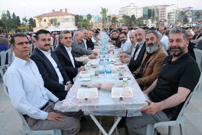 Türkler ve Suriyeliler "Halil İbrahim Sofrası"nda buluştu