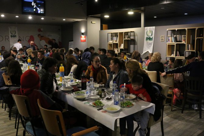 İHH'den Kosova'da iftar programı