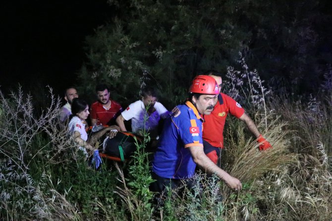 Adana'da otomobil şarampole yuvarlandı: 2 ölü, 2 yaralı