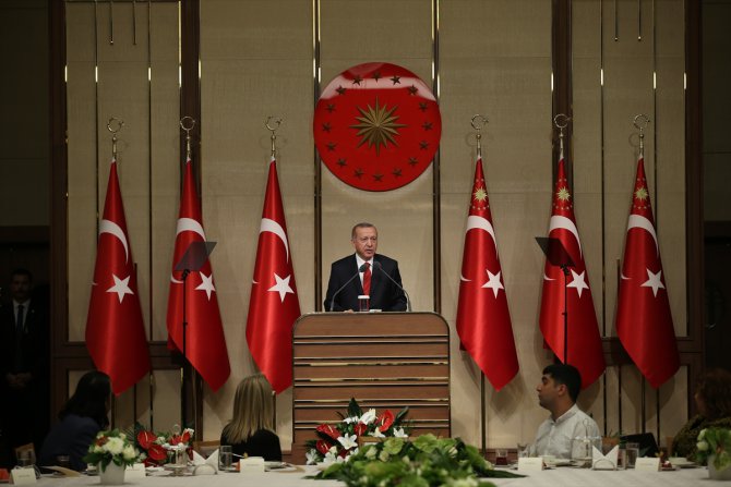 Erdoğan eğitim çalışanlarıyla iftar yaptı