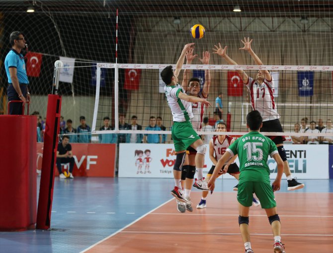 Voleybol Küçükler Türkiye Şampiyonası Kocaeli'de başladı