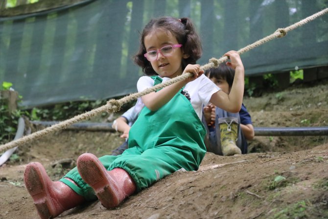 Minikler eğitime ilk adımı "Orman Okulu"nda atıyor