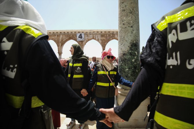 Mescid-i Aksa'da ramazanda düzeni gönüllü kadınlar sağlıyor