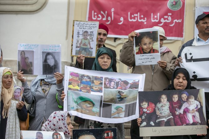 Suriye ve Libya'da yakınları mahsur kalan Tunuslu ailelerden gösteri