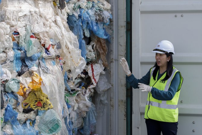 Malezya'ya kaçak getirilen plastik atıklar iade edildi