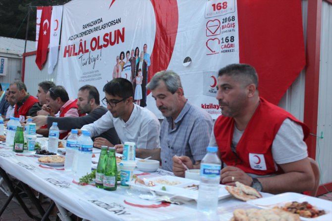 Türk Kızılay'dan Suriyelilere iftar
