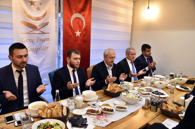 Kılıçdaroğlu imam hatiplilerle iftar yaptı