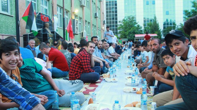 Mavi Marmara şehidi Bilgen anısına 2 bin kişiye iftar