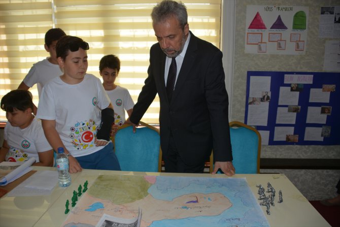 Özbekistan'da Türk okulunda bilim şenliği