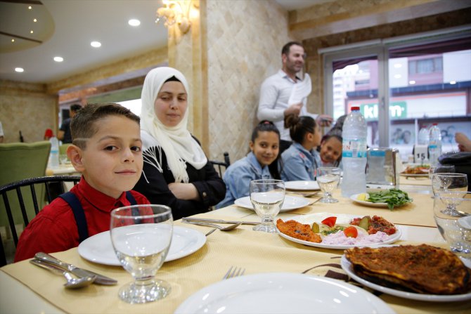 Suriyeli yetim çocuklara iftar