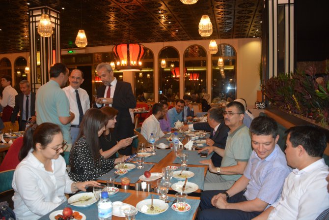 Taşkent Büyükelçisi Er iftarda Özbek gazetecilerle bir araya geldi