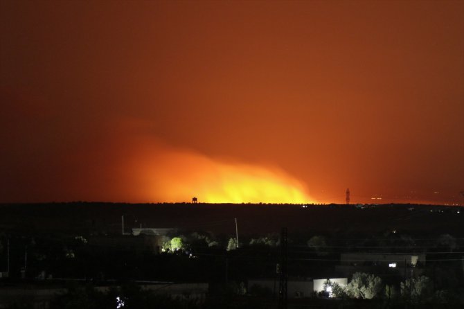 İdlib'de hava saldırılarında 4 sivil öldü, yüzlerce dönüm arazi yakıldı