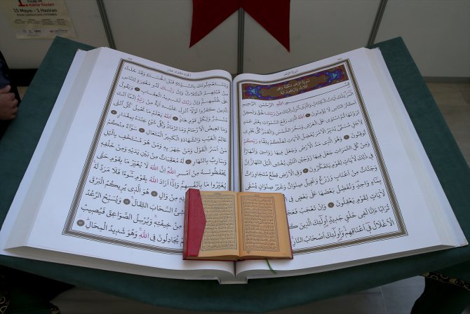 70 kilogram ağırlığındaki "Kur'an-ı Kerim" yoğun ilgi gördü