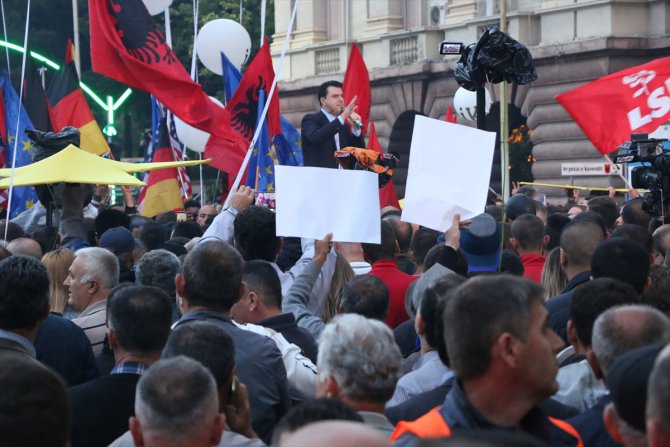 Arnavutluk'ta hükümet karşıtı protestoda gerginlik