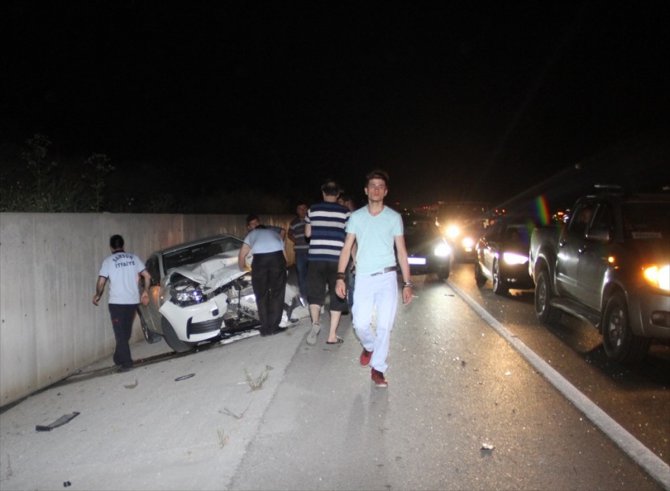 Samsu'da 2 otomobil çarpıştı: 1 ölü, 4 yaralı