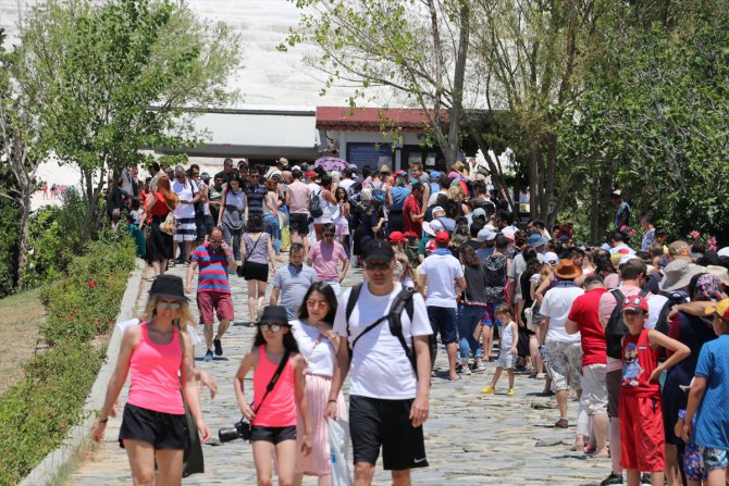 Pamukkale'yi 6 günde 80 bin turist gezdi