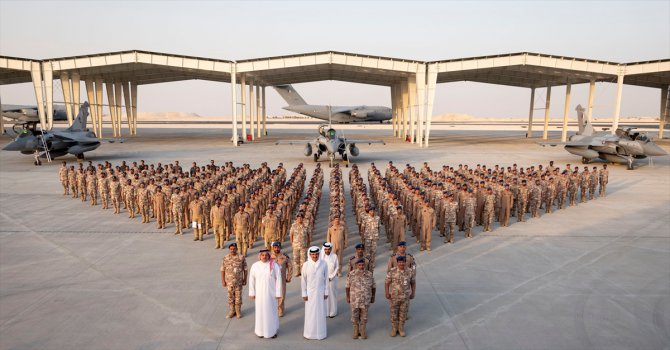 Katar Fransa'dan savaş uçaklarını teslim aldı
