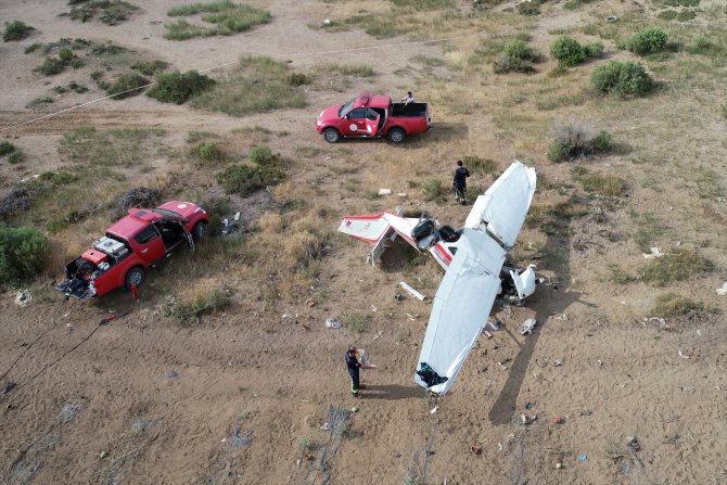 GÜNCELLEME 2 - Antalya'da sivil eğitim uçağı düştü: 2 ölü, 1 yaralı