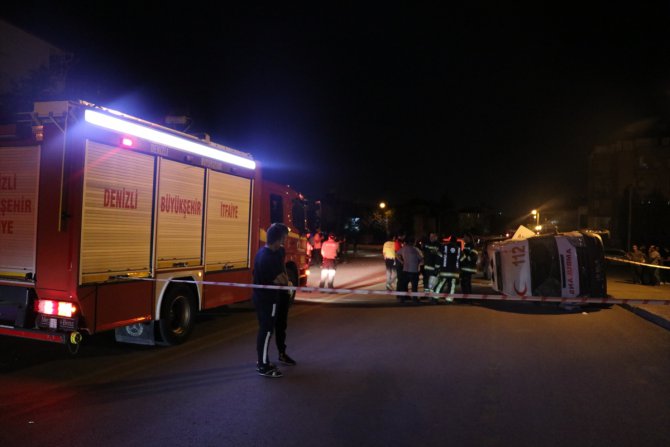 Denizli'de ambulans ile otomobil çarpıştı: 7 yaralı