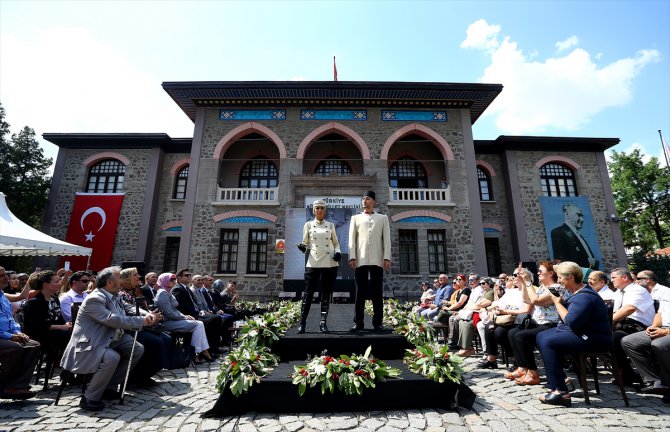 Başkentte "Atatürk Giysi Koleksiyonu" sergilendi