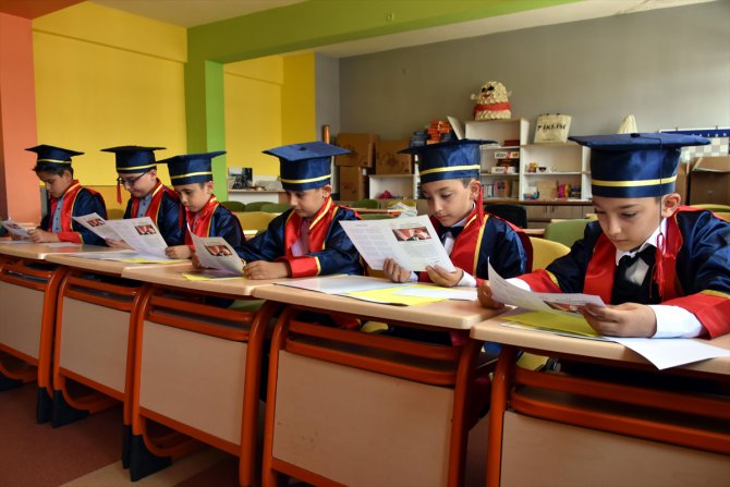 Çankırı'da "ikiz" öğrencilerin karne sevinci