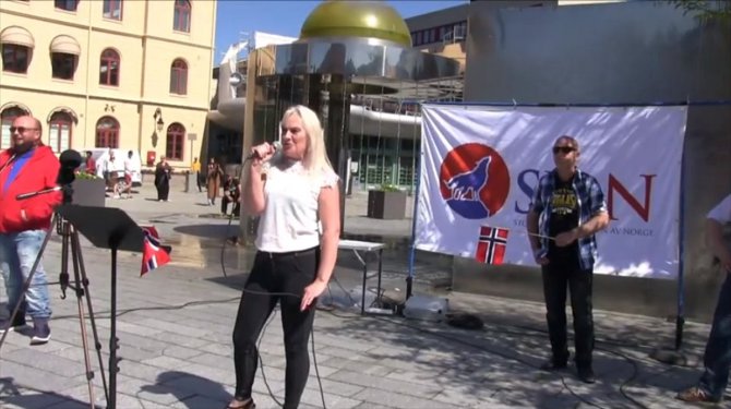 Norveç'te İslam karşıtı gösteride Kur'an-ı Kerim provakasyonu