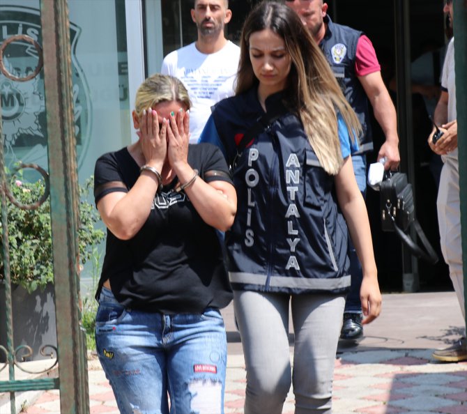 Antalya'da telefonla dolandırıcılık iddiasına 4 gözaltı