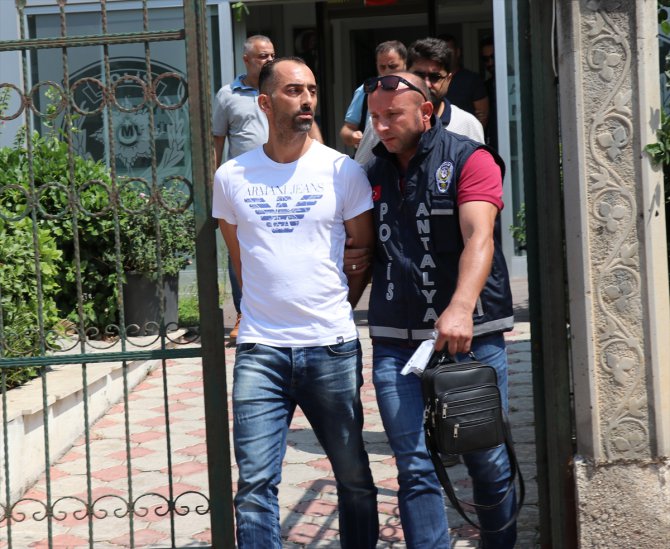 Antalya'da telefonla dolandırıcılık iddiasına 4 gözaltı