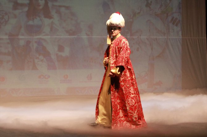 Sırbistan'da Anadolu'nun rengi kıyafetler tanıtıldı