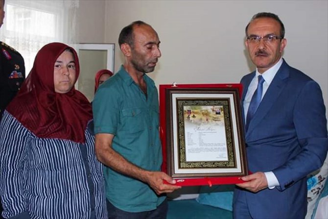 Şehit Demirci'nin ailesine şehadet belgesi verildi