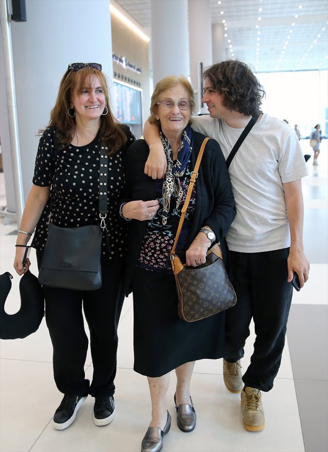 69 yıllık vatan özlemini gideren Raşel Kazes, Arjantin'e döndü