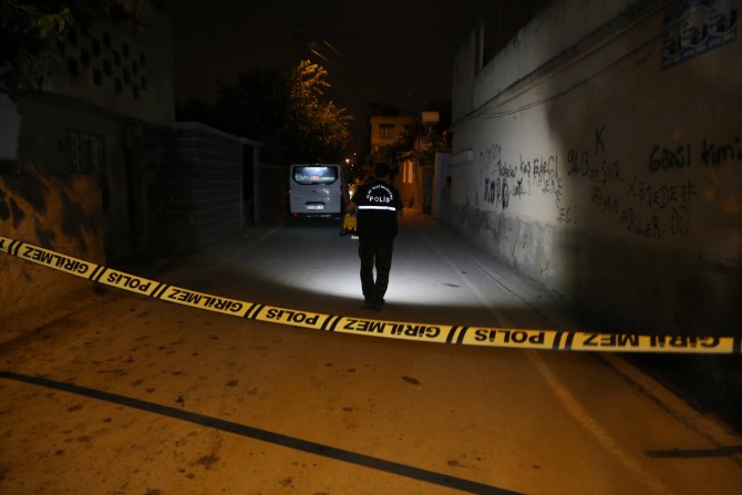 Adana'da bıçaklı saldırı: 3 yaralı