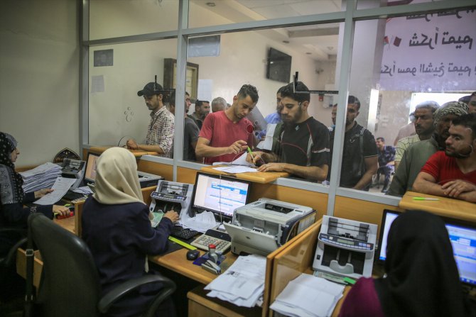 Katar Gazze'deki 60 bin aileye nakdi yardım dağıtmaya başladı