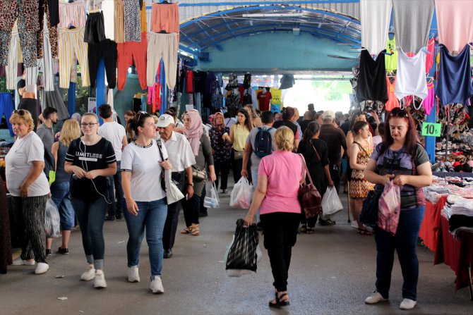 Komşu Edirne'de alışveriş yoğunluğu oluşturdu