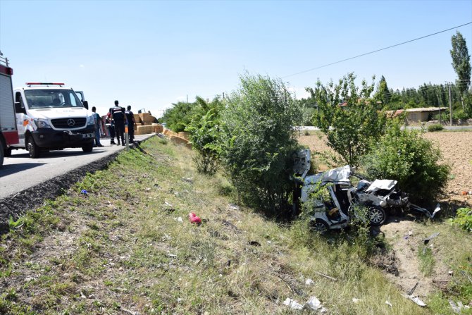 Afyonkarahisar'da trafik kazası: 3 ölü