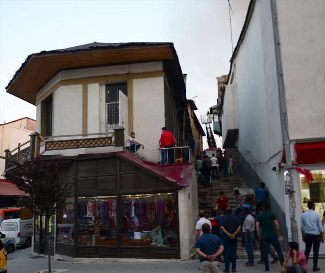Erzurum'da tarihi ev yandı