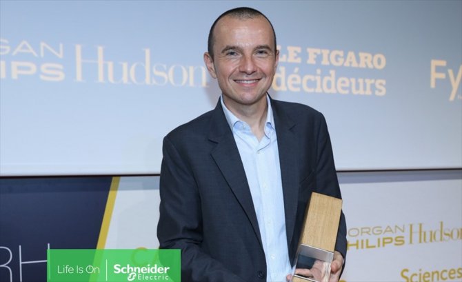 Schneider Electric İnsan Kaynakları Başkanı Olivier Blum'a ödül